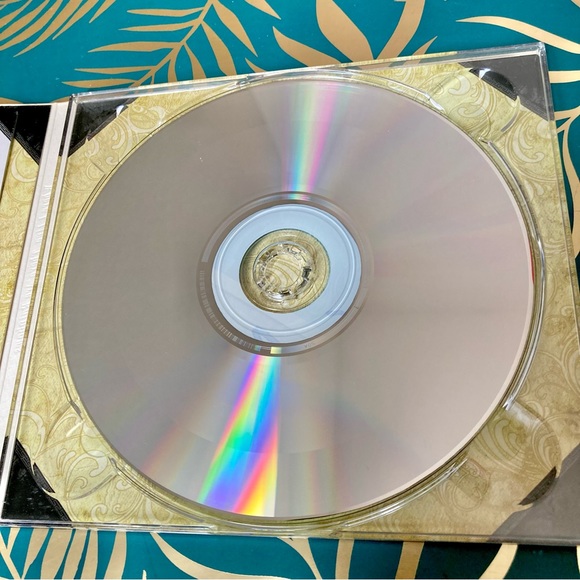 AUTOGRAPHED Na Leo CD, Where I Live There Are Rainbows 2006 - Picture 5 of 12